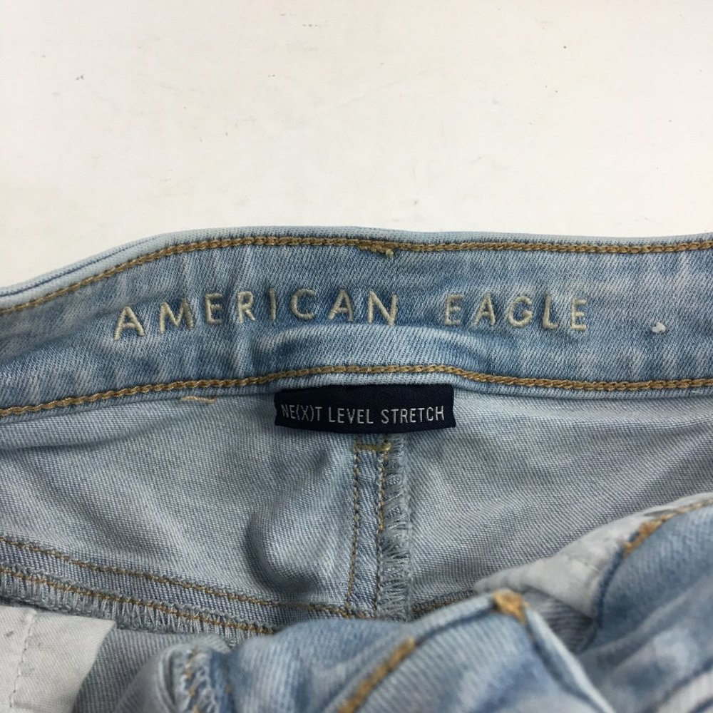 AMERICAN EAGLE NE(X)T LEVEL FLEX LIGHT DENIM SHORTS WOMENS SIZE 8 - Picture 4 of 5